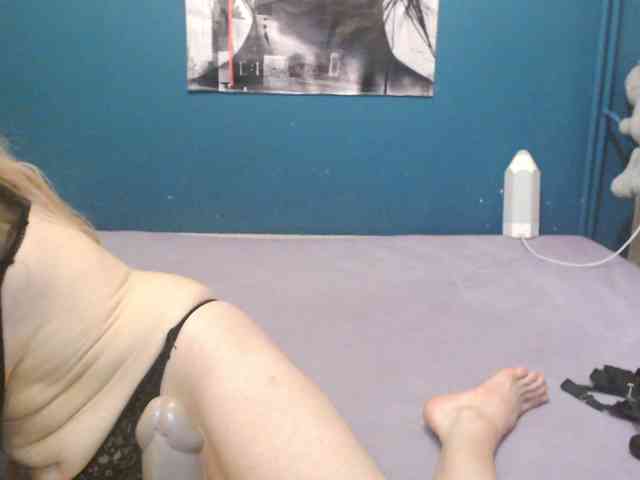 NADINNNE webcam
