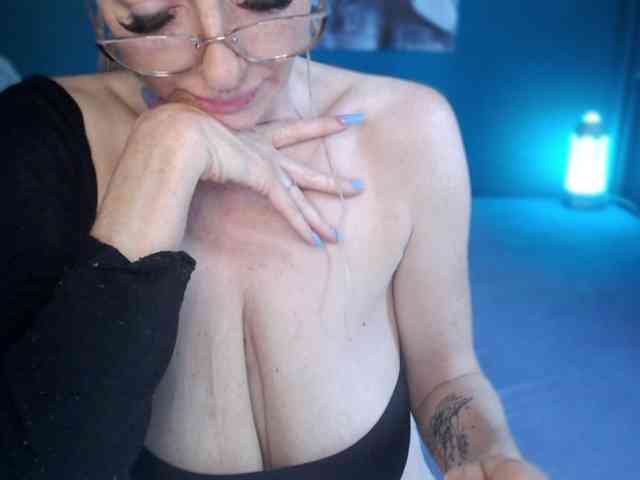 NADINNNE webcam