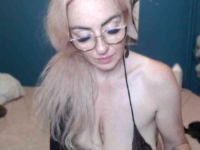 NADINNNE webcam