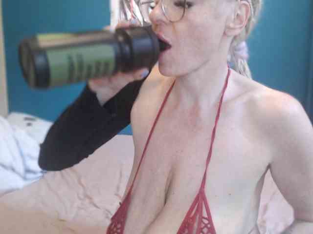 NADINNNE webcam