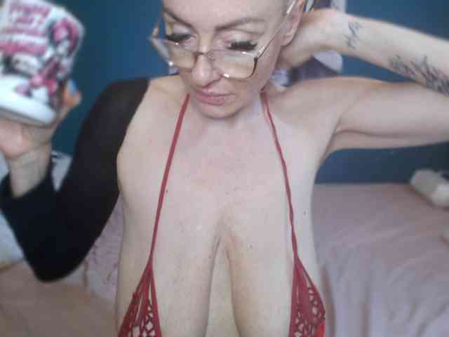 NADINNNE webcam