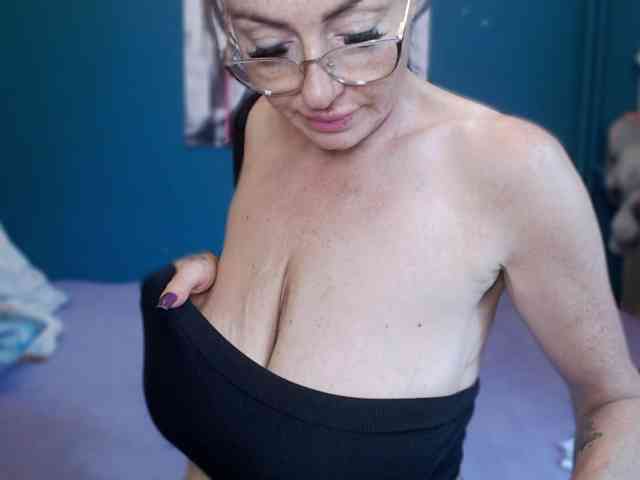 NADINNNE webcam