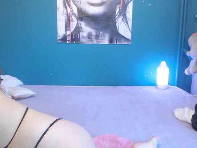 NADINNNE webcam
