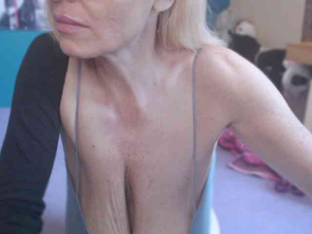 NADINNNE webcam