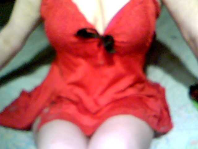 redcherry's BongaCams show and profile