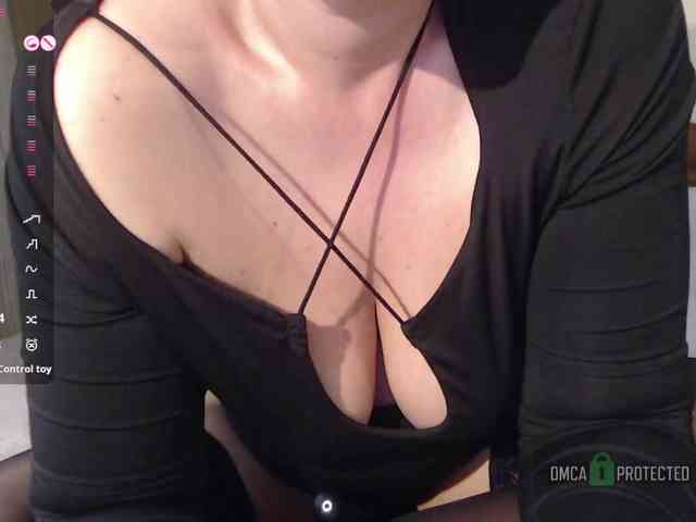 mellannie8 Live Webcam on BongaCams