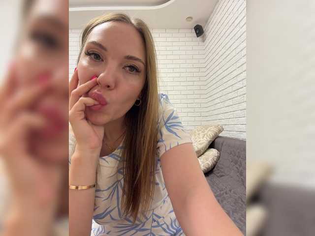 KitFox live webcam show