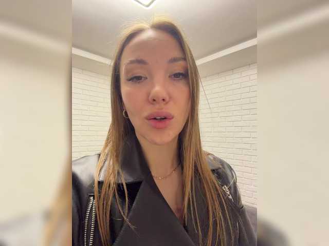 KitFox live cam on BongaCams