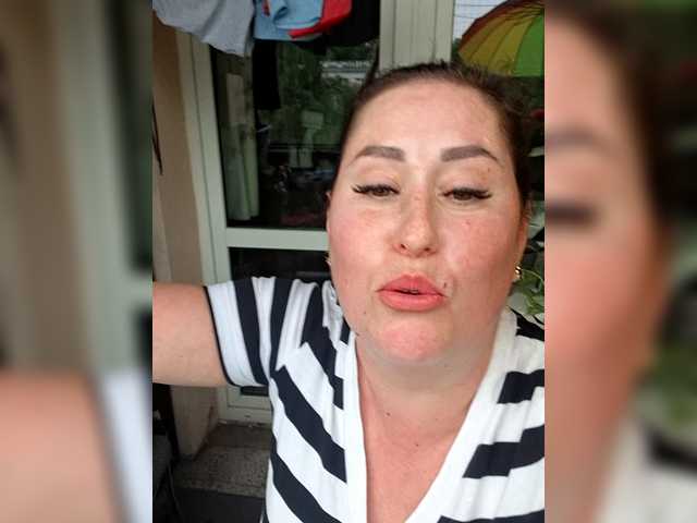 loriktwinss live cam on BongaCams