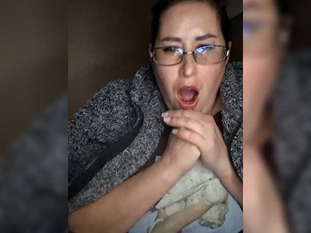 loriktwinss live cam on BongaCams