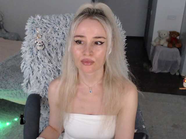 xyliganka777 live cam on BongaCams