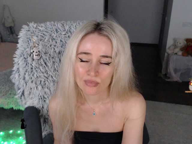 xyliganka777 live cam on BongaCams