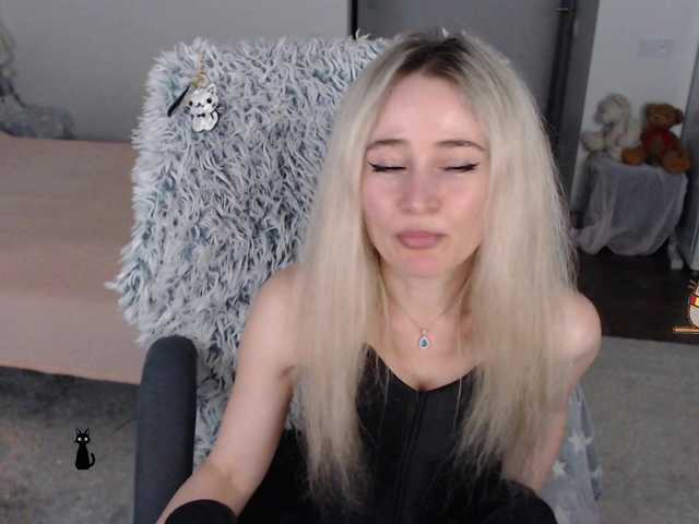 xyliganka777 live cam on BongaCams