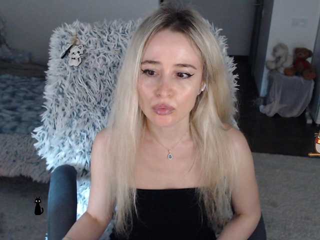 xyliganka777 live cam on BongaCams