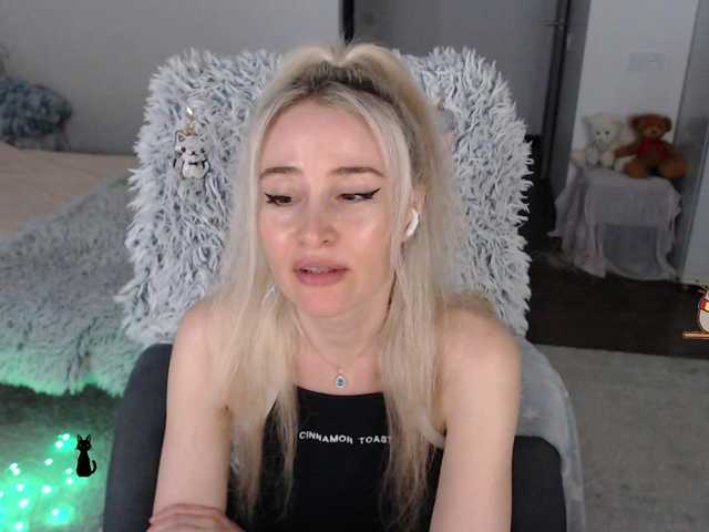 xyliganka777 live cam on BongaCams