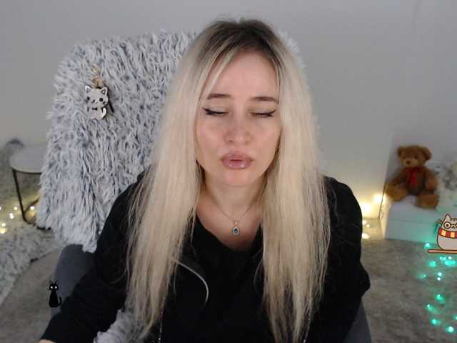 xyliganka777 live cam on BongaCams