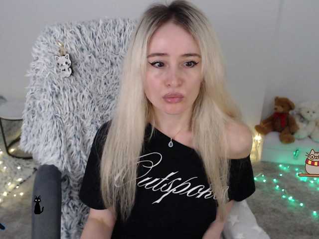 xyliganka777 live cam on BongaCams
