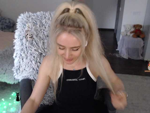 xyliganka777 live cam on BongaCams