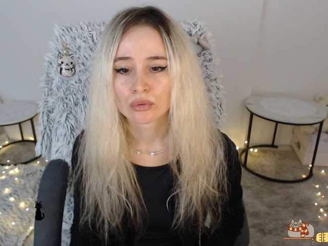 xyliganka777 live cam on BongaCams