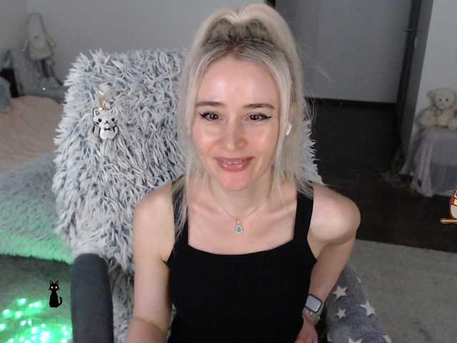 xyliganka777 live cam on BongaCams