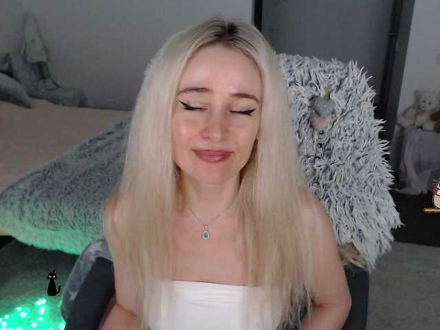 xyliganka777 live cam on BongaCams