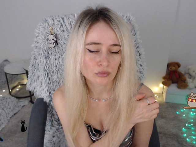 xyliganka777 live cam on BongaCams