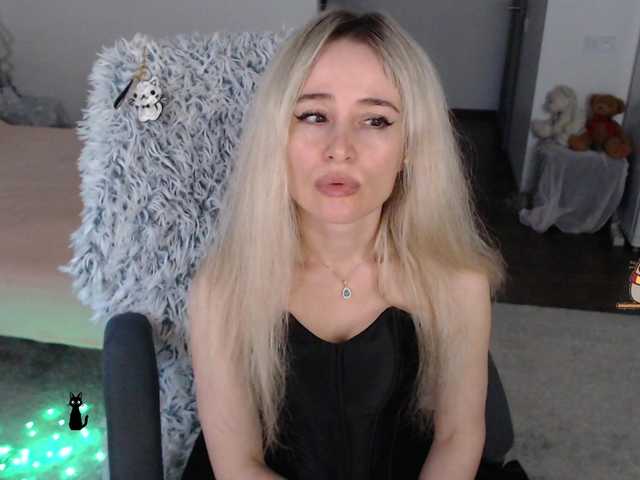 xyliganka777 live cam on BongaCams
