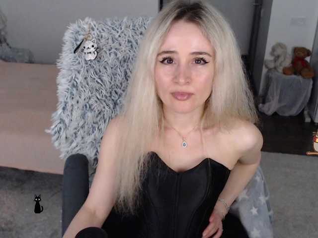xyliganka777 live cam on BongaCams