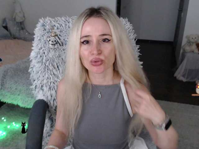 xyliganka777 live cam on BongaCams