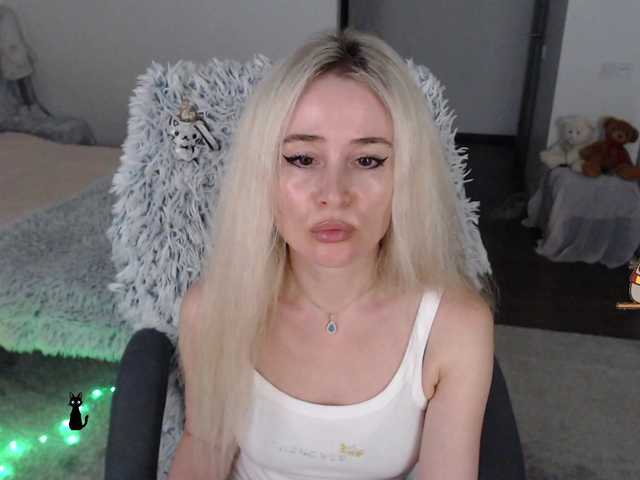 xyliganka777 live cam on BongaCams