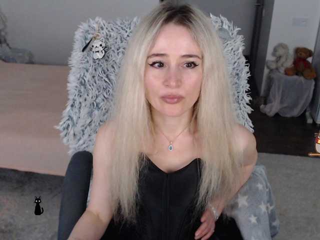 xyliganka777 live cam on BongaCams