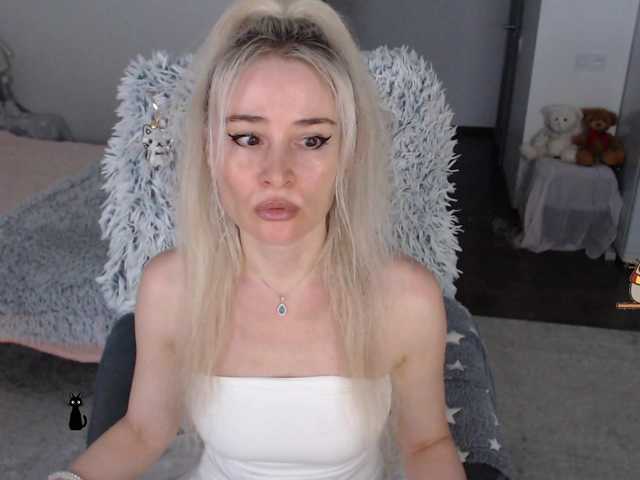 xyliganka777 live cam on BongaCams