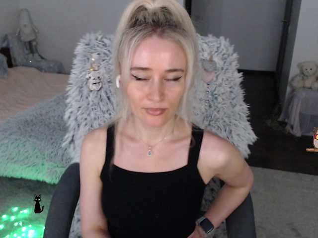 xyliganka777 live cam on BongaCams