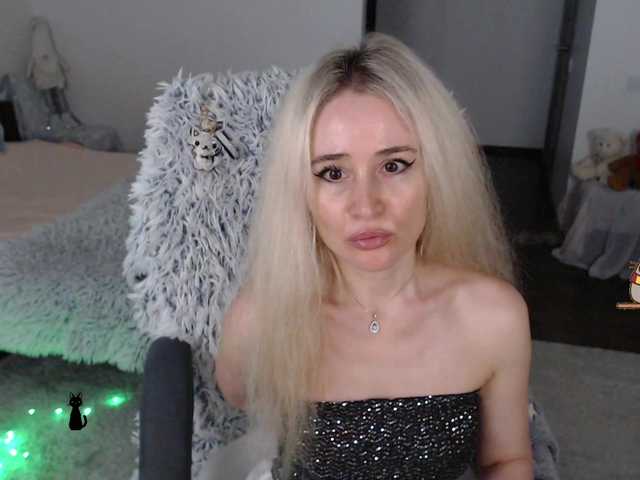 xyliganka777 live cam on BongaCams