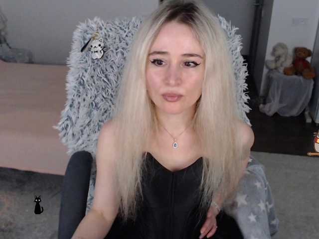 xyliganka777 live cam on BongaCams