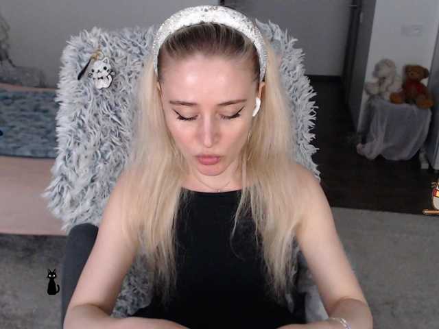 xyliganka777 live cam on BongaCams