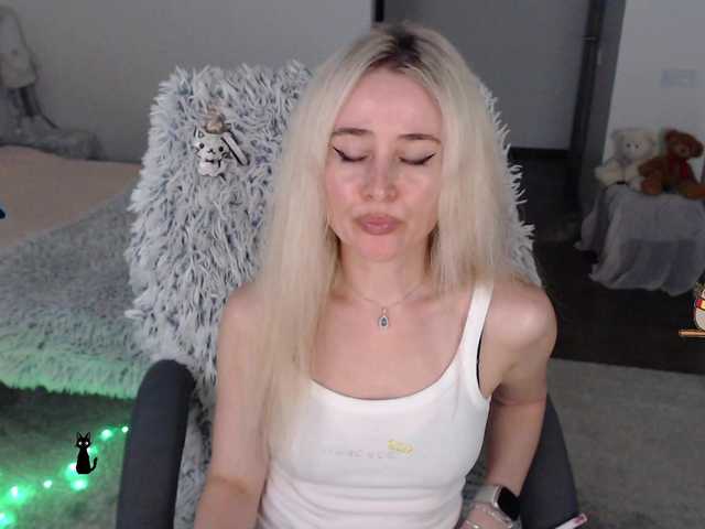 xyliganka777 live cam on BongaCams