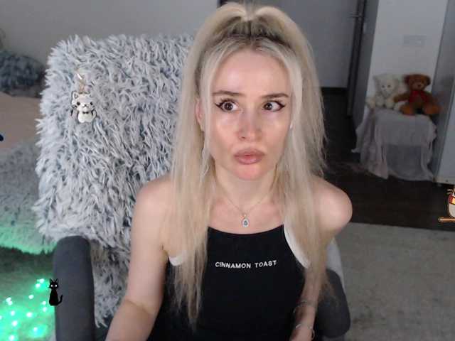 xyliganka777 live cam on BongaCams