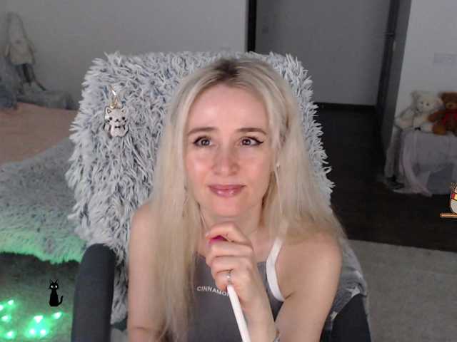 xyliganka777 live cam on BongaCams