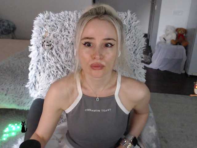 xyliganka777 live cam on BongaCams