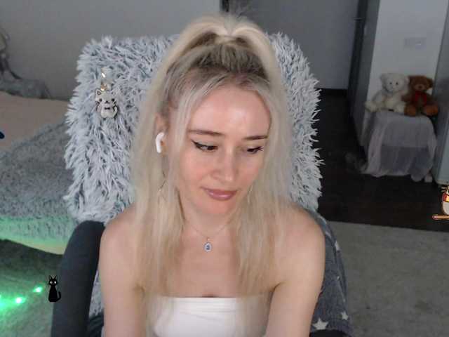 xyliganka777 live cam on BongaCams