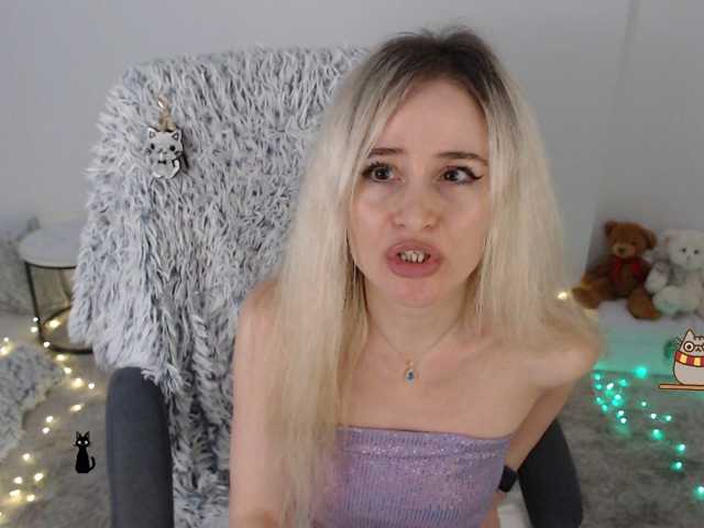 xyliganka777 live cam on BongaCams