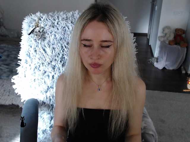 xyliganka777 live cam on BongaCams