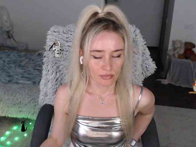xyliganka777 Live Webcam on BongaCams
