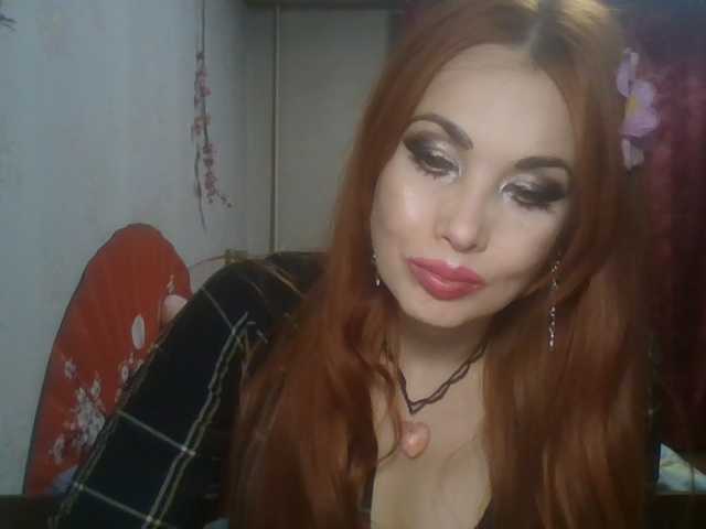 alanaastra, en directo ahora en BongaCams
