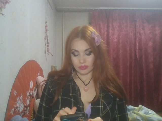 alanaastra, en directo ahora en BongaCams