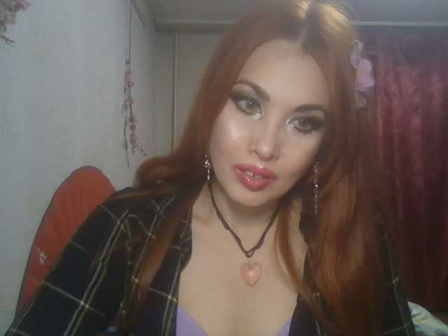 alanaastra, en directo ahora en BongaCams