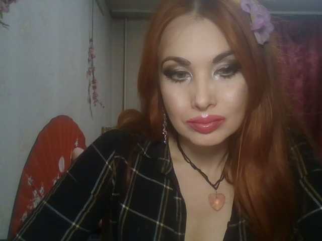 alanaastra, en directo ahora en BongaCams