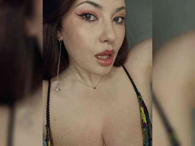 Model: LaraMoon