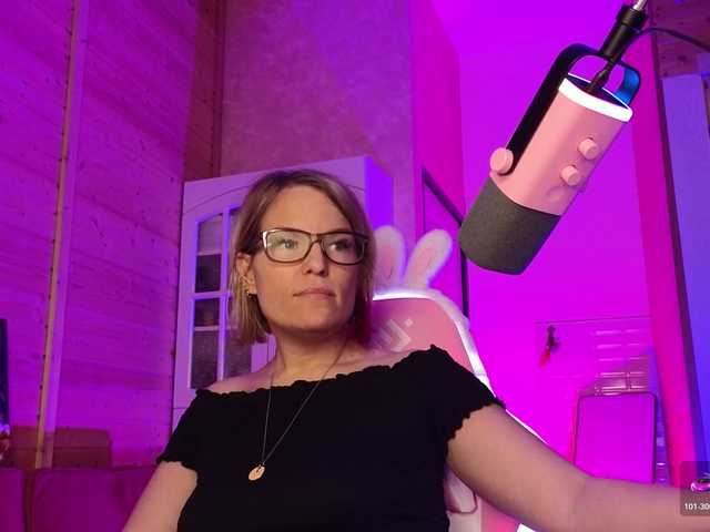 sweeteve050 live cam on BongaCams